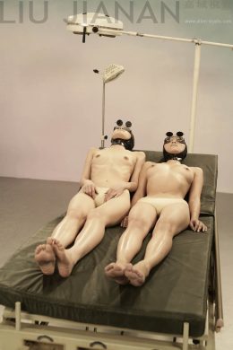 國模人體 – 攝影師劉嘉攝影作品《烏性大片》