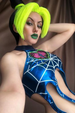 安娜艾佛特飾 Jolyne