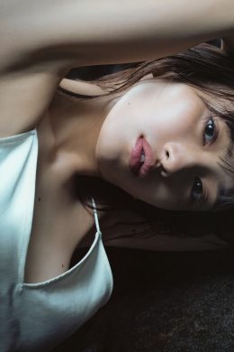 Mion Mukaichi 向井地美音, ファースト写真集 『 胸騒ぎの正体 』 Set.04