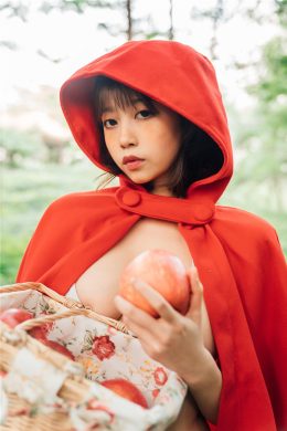 Nashioki 漂亮的自拍照 – 小紅帽