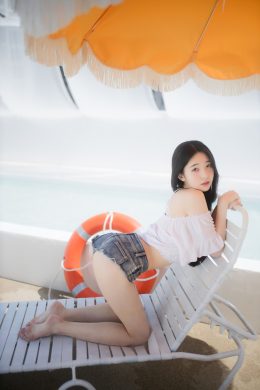 Yeon Woo 연우, Mini Photobook “Vacation”