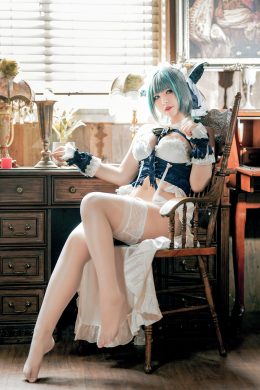 Cosplay 半半子Banbanko 碧蓝航线 柴郡抱枕