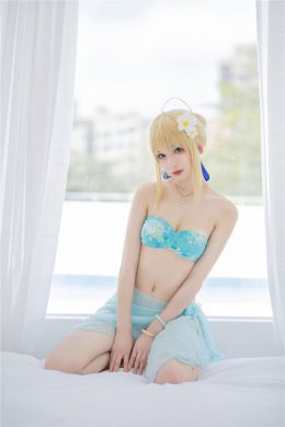 Cosplay 封疆疆v 阿尔托莉雅·潘德拉贡 泳装