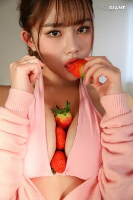 Bani 바니, CrazyGiant “Strawberry Vibes” Set.02