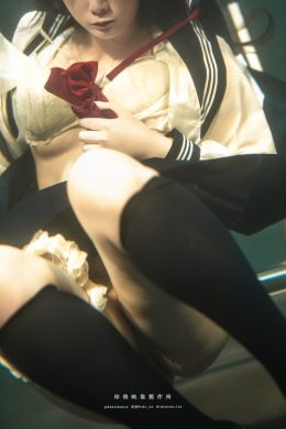 Cosplay 落落Raku – 水泳馆